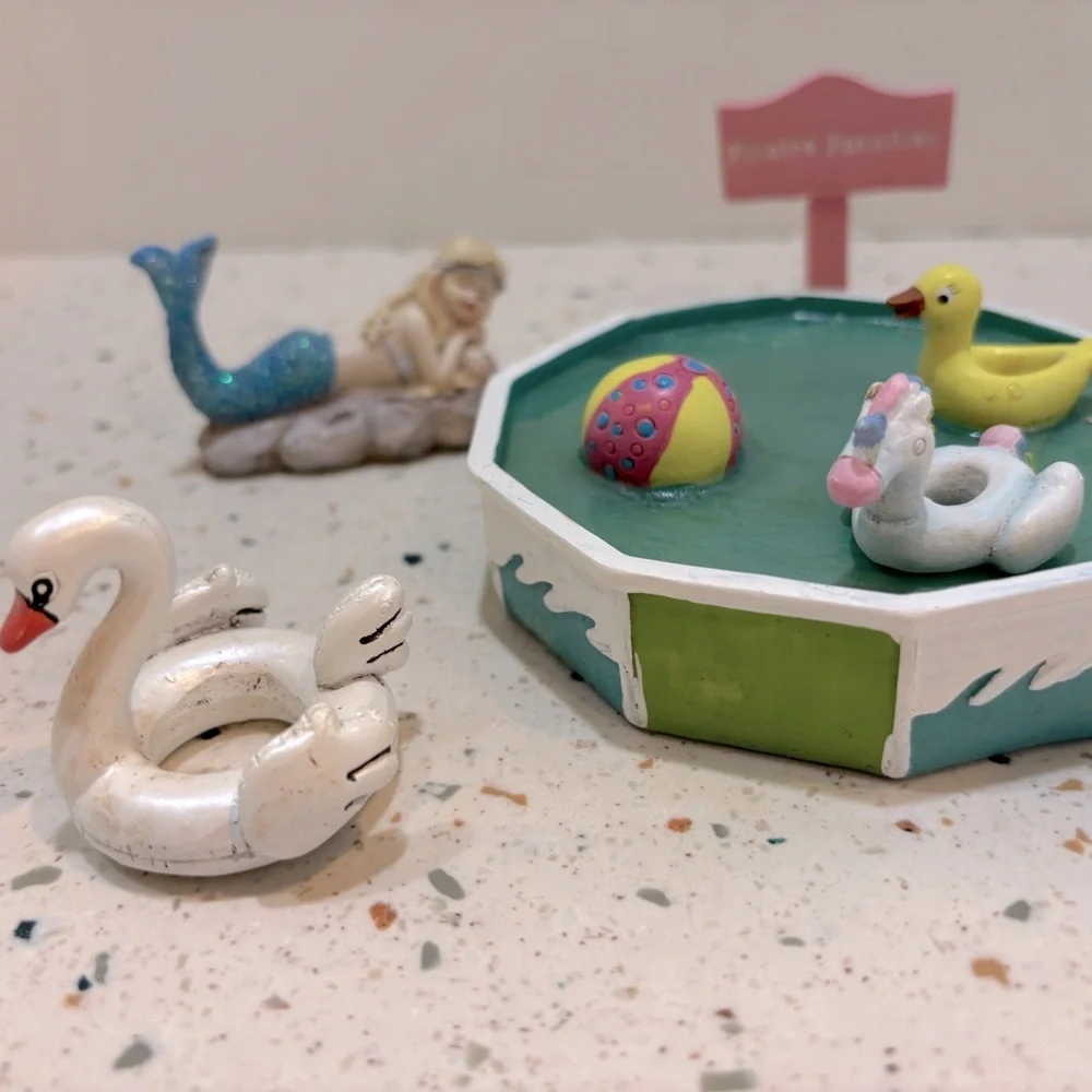 Miniature Minis Mermaid, Pool and‎ Camper Set